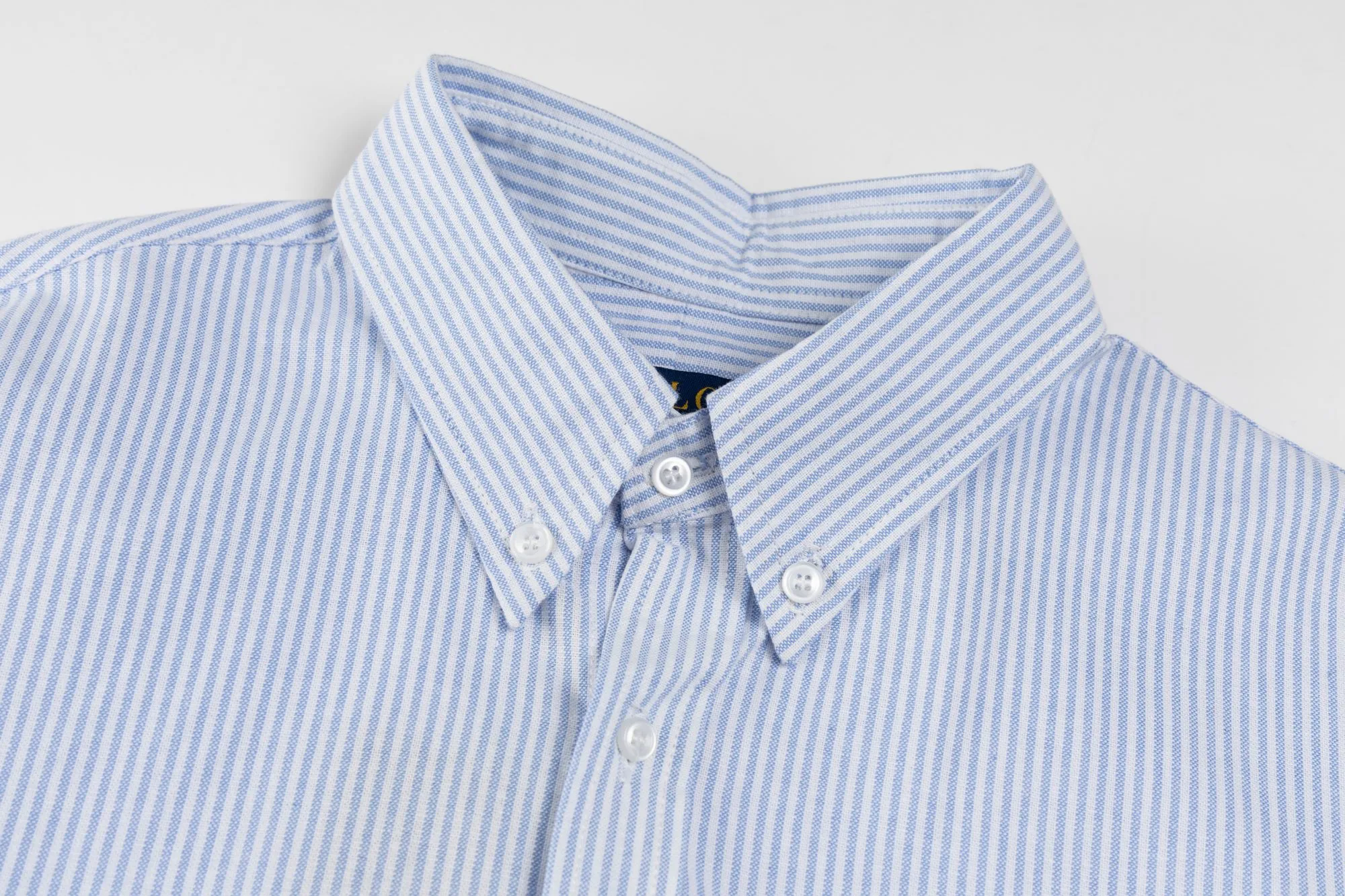 P230 model number SL294 Ralph Laure small label color block embroidered shirt. Same style for men and women. The details of the official website are the same. Full set of packaging. Complete three labels. Moisture-proof paper. Different market currency. Compare at will. The fabric adopts custom-dyed and ultra-high washed tie-dye process. Complex workmanship. Non-original pure cotton Oxford fabric material. Garment washed. Skin-friendly and comfortable. Classic and versatile. Suitable for business and leisure. Collar buttons. Different currencies. All fabric accessories are original. Precise and high-quality jacquard craftsmanship makes the fabrics integrated into one body. The upper body is soft and comfortable, extremely delicate, and the hand feels solid, smooth and soft. The fabric has the characteristics of being wrinkle-free and has an invincible hand feel. Perfect details. Size: S-XL